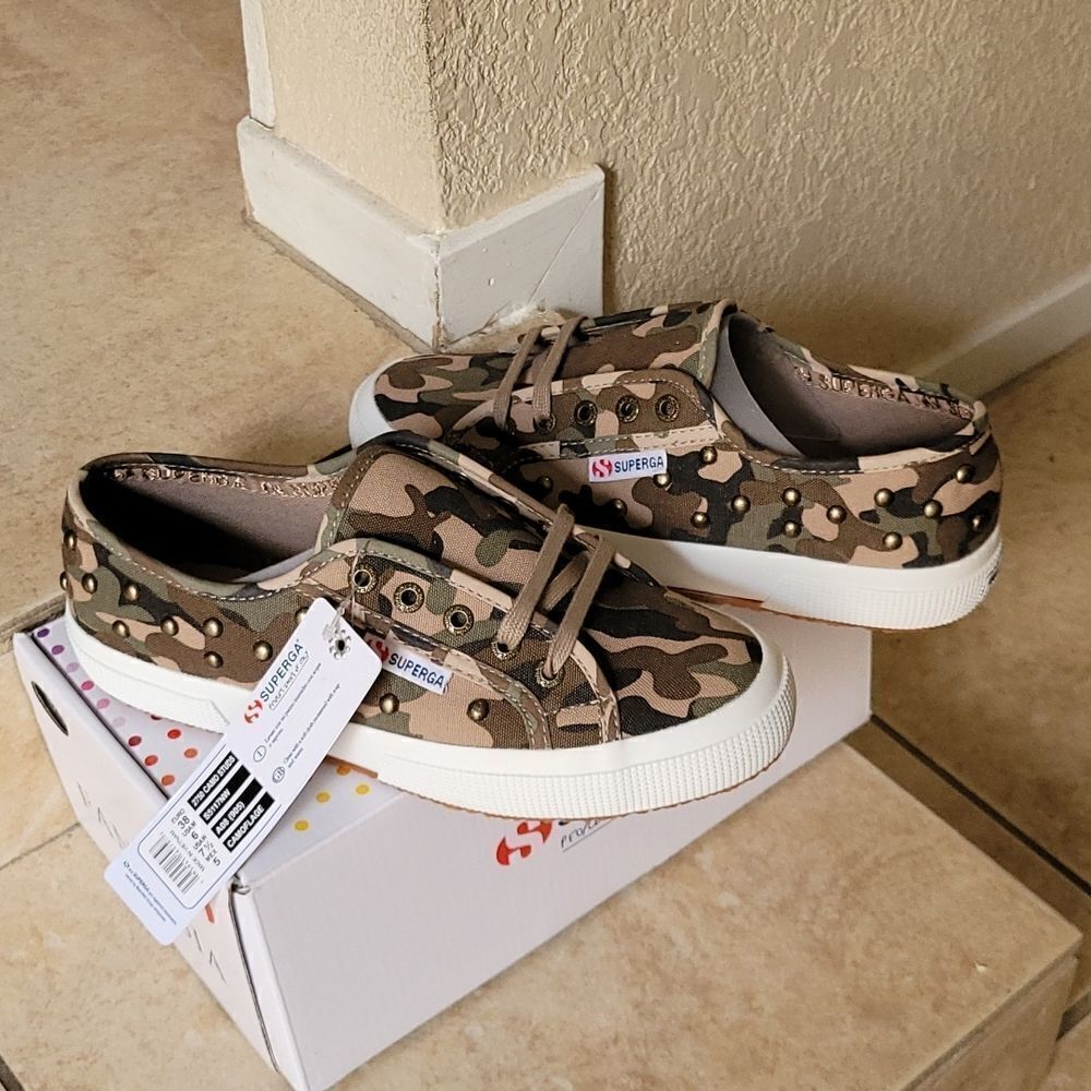 NWT Camo Studded Lace Up Sneakers